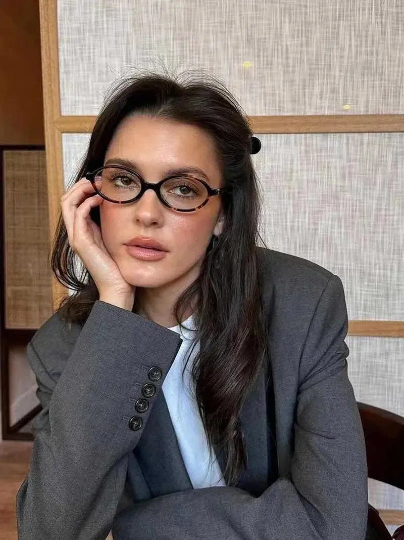 Elisa – Timeless design – Oval sunglasses
