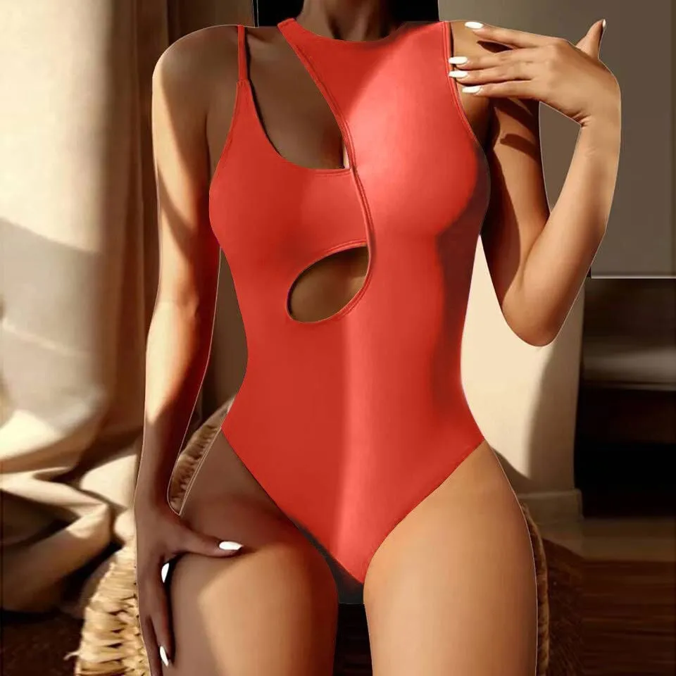 hollow one-shoulder swimsuit